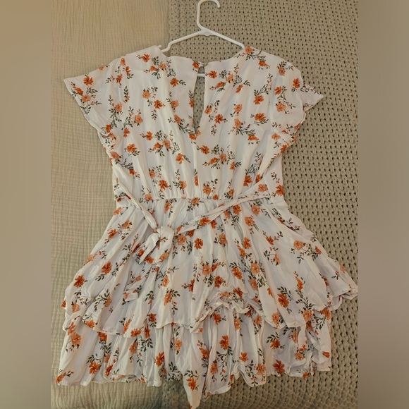 Altar’d State Floral Romper Size Large - Picture 2 of 4